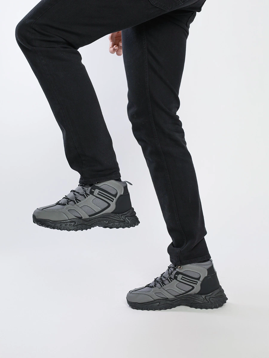 Ботинки серого цвета с меховой оторочкой